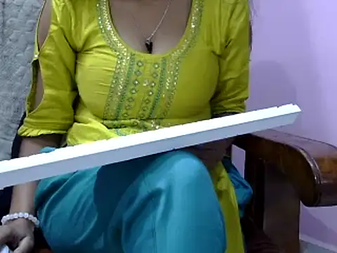 momo lov online show from 12/24/24, 11:06