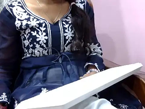 momo lov online show from 12/28/24, 08:26