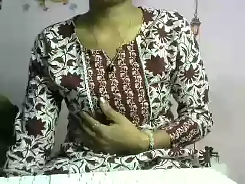 momo lov online show from 01/02/25, 10:48