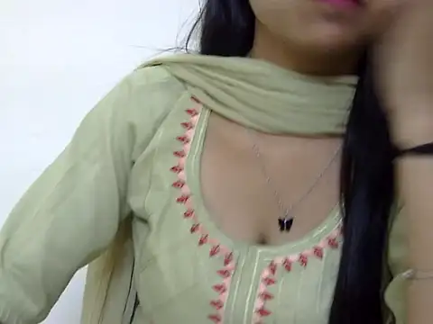 momo lov online show from 03/18/25, 05:09