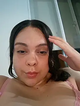 Snapshot of AllyTell chatting on 11/18/25, 09:19 AllyTell online show from 11/18/25, 09:19