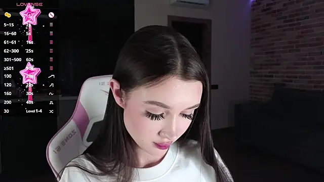 Snapshot of sweetiebones chatting on 12/17/24, 02:11 sweetiebones online show from 12/17/24, 02:11