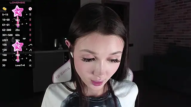 Snapshot of sweetiebones chatting on 12/19/24, 02:13 sweetiebones online show from 12/19/24, 02:13