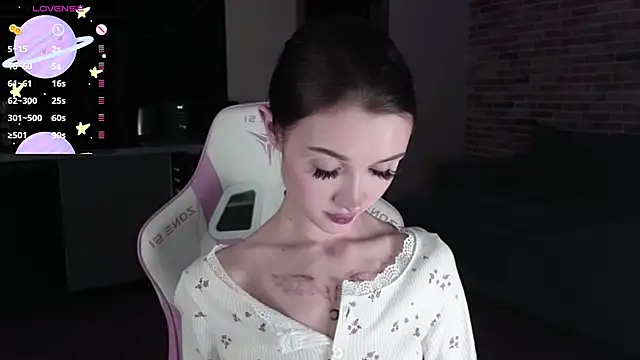 Snapshot of sweetiebones chatting on 02/14/25, 04:20 sweetiebones online show from 02/14/25, 04:20