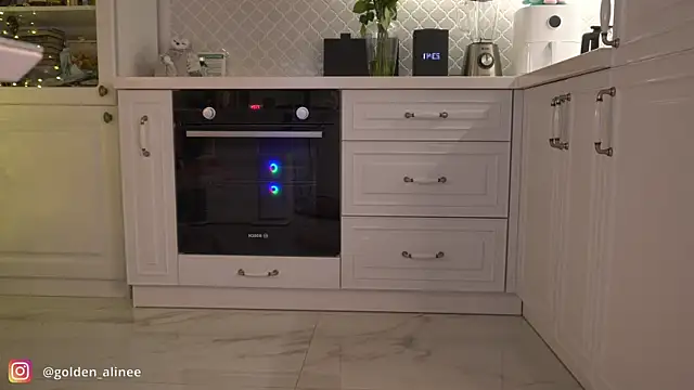 Golden Aline online show from 12/16/24, 07:43