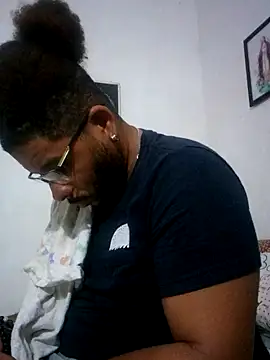 Snapshot of Dj-yefri-pauta chatting on 07/13/26, 02:14 Dj-yefri-pauta online show from 07/13/26, 02:14