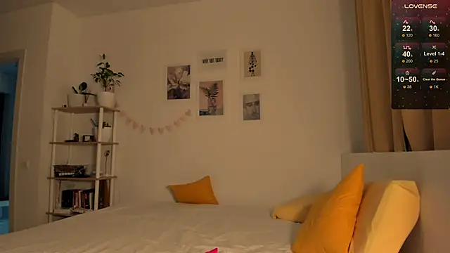  Lora Palmer online show from 02/19/25, 08:31