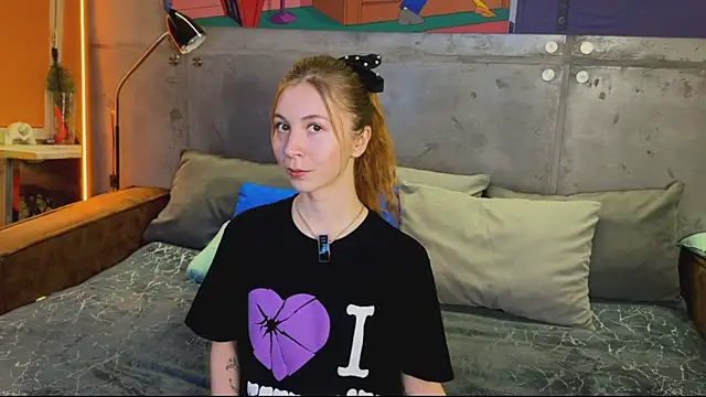 Snapshot of izi-fox chatting on 10/19/25, 04:07 izi-fox online show from 10/19/25, 04:07