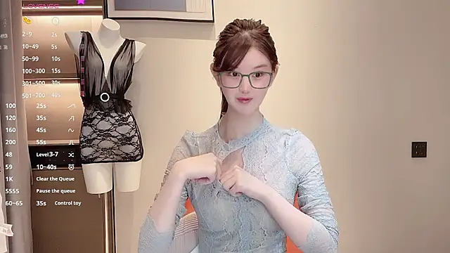 Snapshot of omaiiil chatting on 10/14/25, 01:34 omaiiil online show from 10/14/25, 01:34