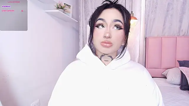 Snapshot of bella-green chatting on 03/18/25, 07:10 bella-green online show from 03/18/25, 07:10