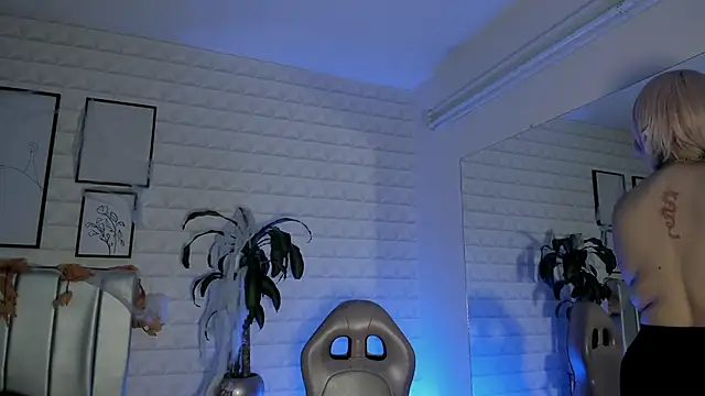 Snapshot of bella-green chatting on 10/27/25, 07:07 bella-green online show from 10/27/25, 07:07