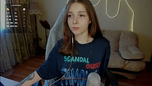 Snapshot of Kami_kam chatting on 02/24/25, 11:21 Kami kam online show from 02/24/25, 11:21