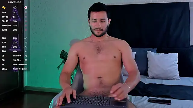 Snapshot of Valentinoford chatting on 12/10/24, 08:19 Valentinoford online show from 12/10/24, 08:19