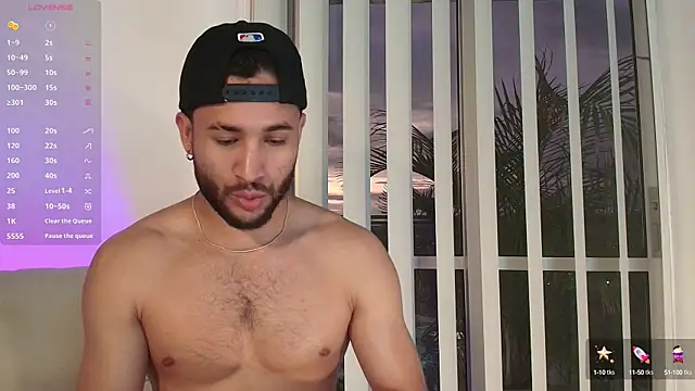 Snapshot of Valentinoford chatting on 02/12/25, 11:30 Valentinoford online show from 02/12/25, 11:30