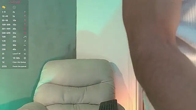 Snapshot of Valentinoford chatting on 02/21/25, 02:50 Valentinoford online show from 02/21/25, 02:50