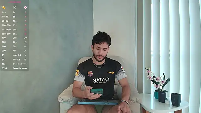 Snapshot of Valentinoford chatting on 02/22/25, 09:26 Valentinoford online show from 02/22/25, 09:26