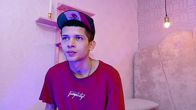 kendalltaylorr online show from 12/05/25, 12:36