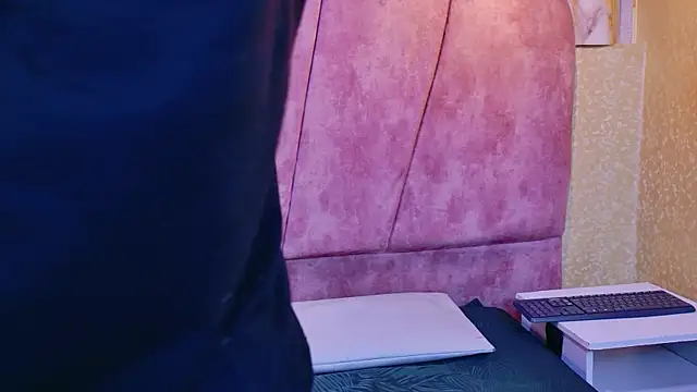 kendalltaylorr online show from 01/07/26, 12:29