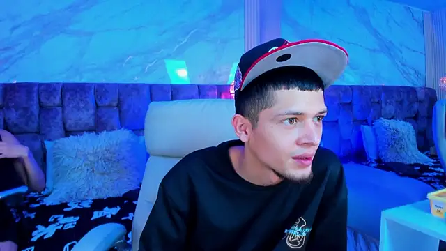 kendalltaylorr online show from 04/08/26, 02:55