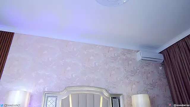 Snapshot of Issadorra chatting on 03/19/25, 12:01 Issadorra online show from 03/19/25, 12:01