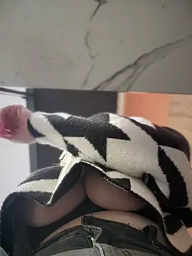 Snapshot of Teya_moon_ chatting on 01/24/25, 12:10 Teya moon online show from 01/24/25, 12:10