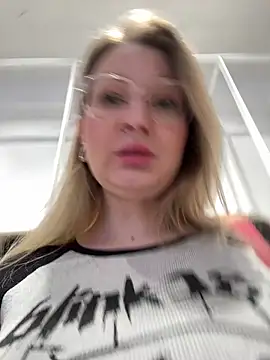 Teya moon  online show from 12/23/25, 08:56