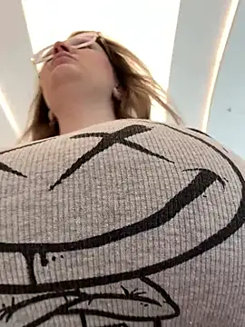 Teya moon  online show from 02/05/26, 10:09