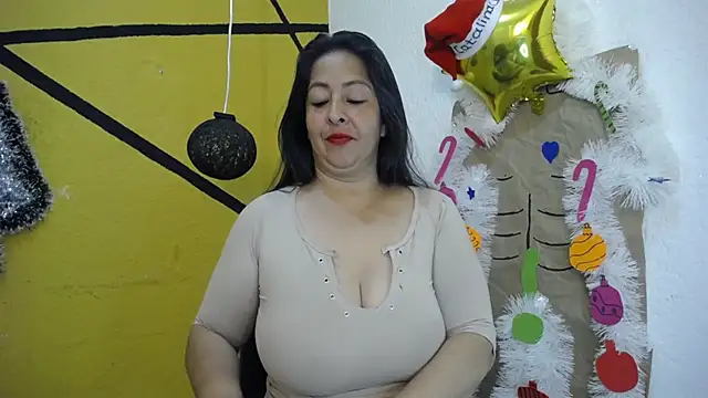 Snapshot of Catalina_JH chatting on 12/07/24, 02:24 Catalina JH online show from 12/07/24, 02:24