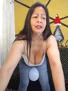 Snapshot of Catalina_JH chatting on 12/11/24, 03:15 Catalina JH online show from 12/11/24, 03:15