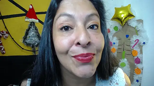 Snapshot of Catalina_JH chatting on 12/15/24, 06:37 Catalina JH online show from 12/15/24, 06:37