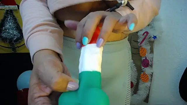 Snapshot of Catalina_JH chatting on 12/19/24, 03:19 Catalina JH online show from 12/19/24, 03:19