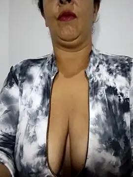 Snapshot of Catalina_JH chatting on 03/07/25, 05:40 Catalina JH online show from 03/07/25, 05:40