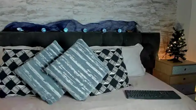 Anneth  M online show from 12/18/25, 07:53