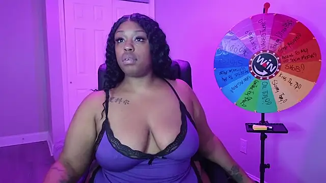 Snapshot of cheriserozequeen chatting on 01/15/26, 01:16 cheriserozequeen online show from 01/15/26, 01:16