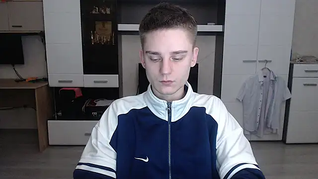 angryzan online show from 12/25/24, 05:05