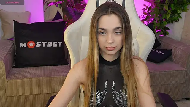 Snapshot of Lana_Pulse chatting on 12/22/24, 07:42 Lana Pulse online show from 12/22/24, 07:42