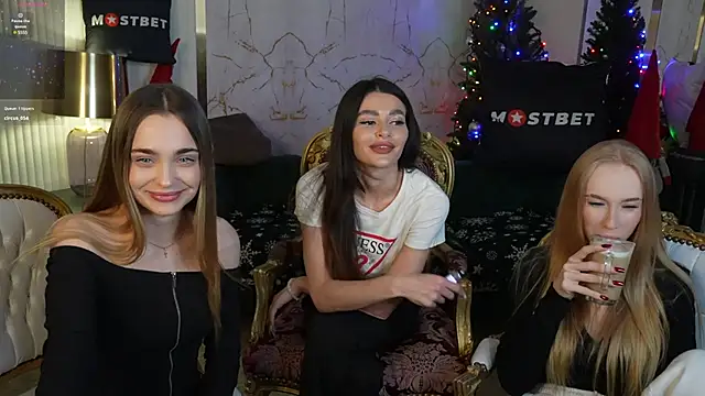 Snapshot of Lana_Pulse chatting on 12/26/24, 11:35 Lana Pulse online show from 12/26/24, 11:35