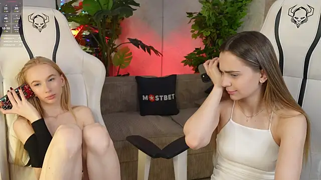 Snapshot of Lana_Pulse chatting on 12/30/24, 02:31 Lana Pulse online show from 12/30/24, 02:31