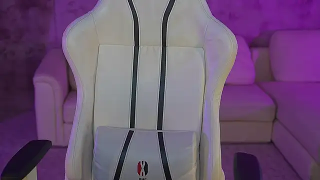 Snapshot of Lana_Pulse chatting on 02/11/25, 05:47 Lana Pulse online show from 02/11/25, 05:47