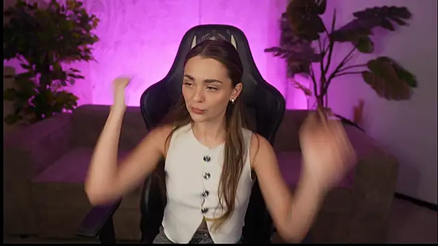 Snapshot of Lana_Pulse chatting on 04/04/26, 10:29 Lana Pulse online show from 04/04/26, 10:29