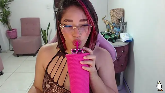 Snapshot of littleangel1_m chatting on 12/03/24, 11:02 littleangel1 m online show from 12/03/24, 11:02