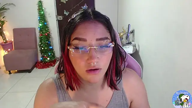 Snapshot of littleangel1_m chatting on 01/07/25, 02:20 littleangel1 m online show from 01/07/25, 02:20