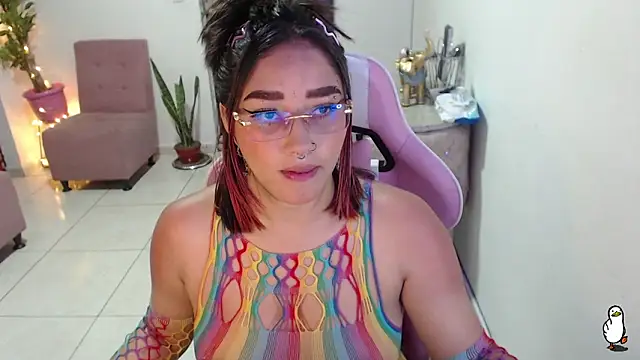 Snapshot of littleangel1_m chatting on 01/21/25, 08:43 littleangel1 m online show from 01/21/25, 08:43