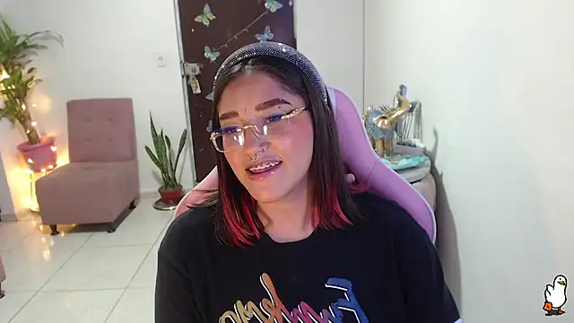 Snapshot of littleangel1_m chatting on 02/21/25, 10:37 littleangel1 m online show from 02/21/25, 10:37