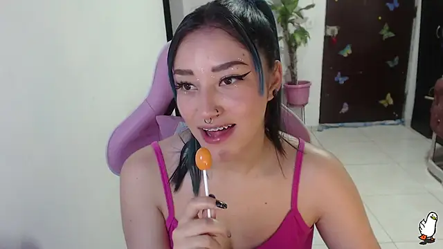 Snapshot of littleangel1_m chatting on 11/04/25, 09:36 littleangel1 m online show from 11/04/25, 09:36