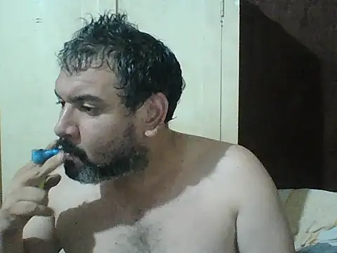 Snapshot of Rodrigo_happy chatting on 10/21/25, 01:06 Rodrigo happy online show from 10/21/25, 01:06