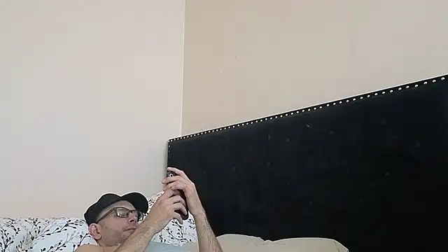 Snapshot of hailzeffn chatting on 10/03/25, 05:10 hailzeffn online show from 10/03/25, 05:10