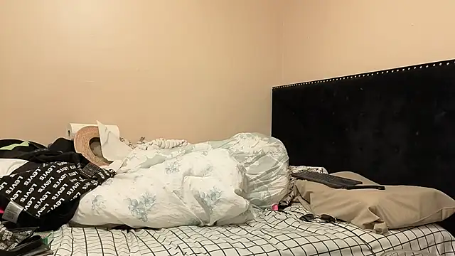 Snapshot of hailzeffn chatting on 10/26/25, 10:21 hailzeffn online show from 10/26/25, 10:21