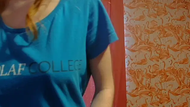 strawberrysmoothie online show from 12/25/24, 08:07