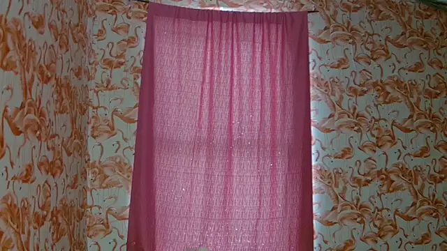 strawberrysmoothie online show from 04/05/26, 09:23